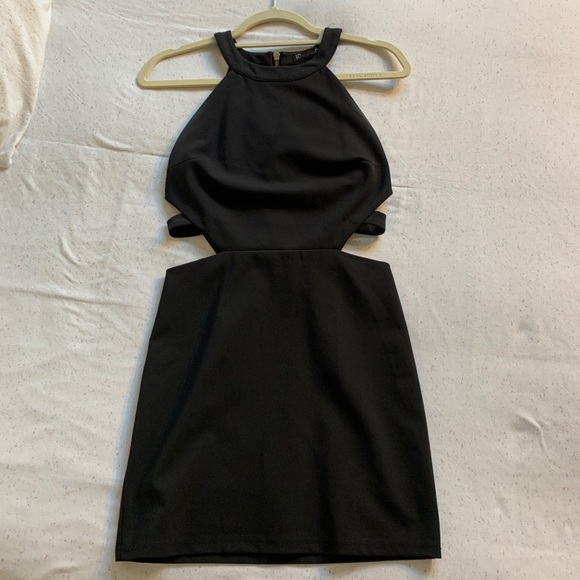 Black body con cut-out dress - SIZE MEDIUM - Picture 5 of 11